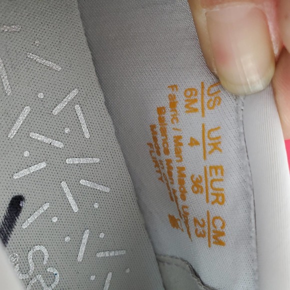 Bzees Flirty Gray Lace Slip On Cushioned Sneakers Women's Size 6M - Picture 9 of 11